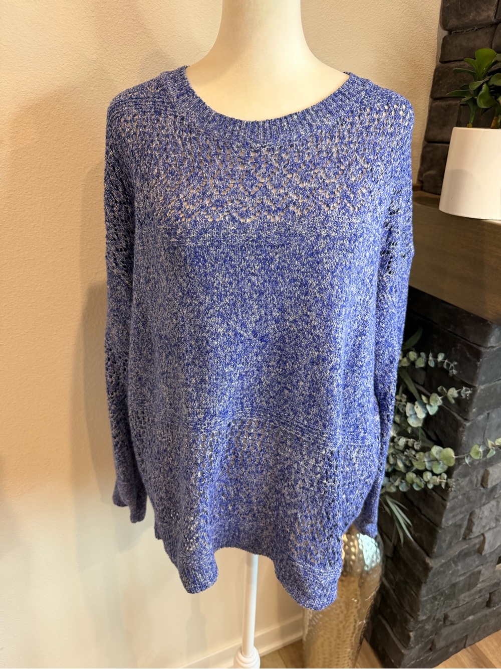 Soft Knit Blue Women's Pullover Sweater. Really pretty! Size L